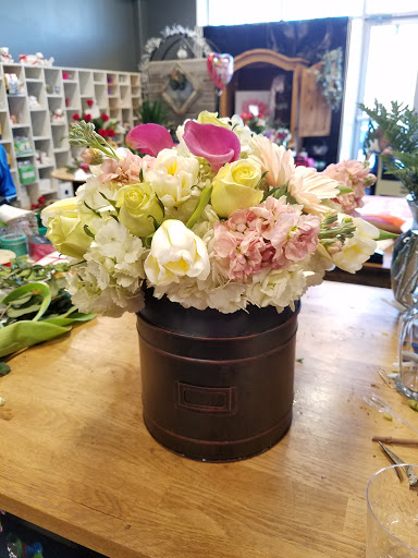 Florist «Mint Julep Flower Shop», reviews and photos, 808 5th St, Coralville, IA 52241, USA