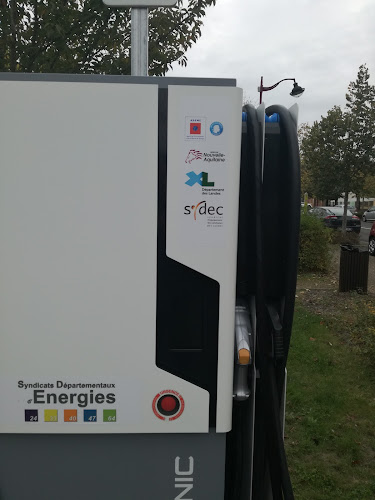 Borne de recharge de véhicules électriques SYDEC Landes Station de recharge Saint-Justin