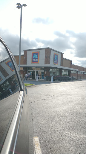 Supermarket «ALDI», reviews and photos, 2750 Heartland Dr, Coralville, IA 52241, USA