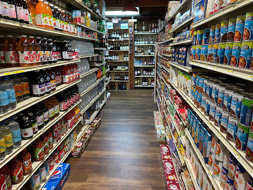 Grocery Store «Mariner Market», reviews and photos, 139 N Hemlock St, Cannon Beach, OR 97110, USA