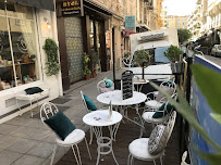Atmosphère du Crêperie L'oiseau d'été de Valentin | Salon De Thé & Café, Crêperie & Dégustation Corse à Nice - n°20
