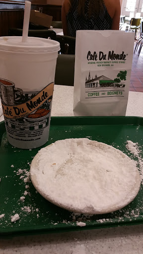 Coffee Shop «Cafe Du Monde», reviews and photos, 1814 North Causeway Approach #1, Mandeville, LA 70448, USA