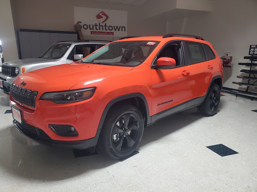 Car Dealer «Southtown Chrysler Dodge Jeep Ram», reviews and photos, 2412 N Jefferson Way, Indianola, IA 50125, USA