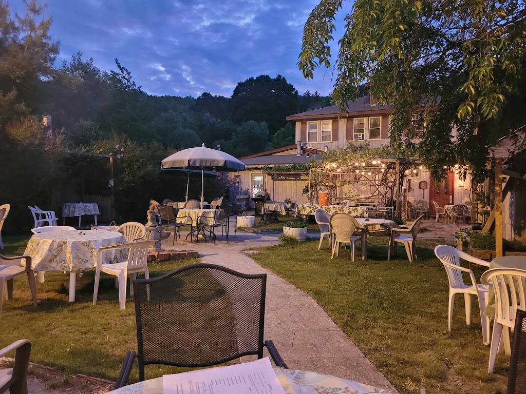 Giovanni's Inn 12790