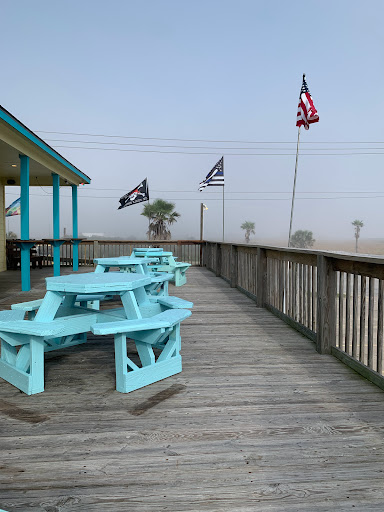 Bar & Grill «Sharkies On The Beach Bar & Grill», reviews and photos, 10 Surf Dr, Surfside Beach, TX 77541, USA