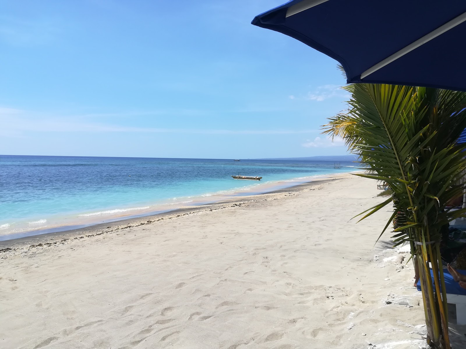 Photo de Gili Air Pelangi Beach avec plage spacieuse