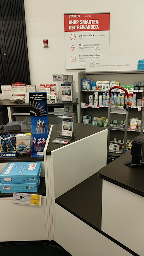 Office Supply Store «Staples», reviews and photos, 135 Bloomfield Ave, Bloomfield, NJ 07003, USA