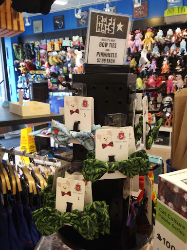 Pet Supply Store «Ruff Haus Pets», reviews and photos, 4652 N Rockwell St, Chicago, IL 60625, USA
