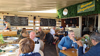 Atmosphère du Restaurant méditerranéen Le Flamingo - L'Ecailler Du Port à Carqueiranne - n°12