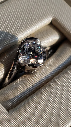 Jewelry Repair Service «Quikset Jewelry & Watch Repair», reviews and photos, 4848 Lemmon Ave #108, Dallas, TX 75219, USA