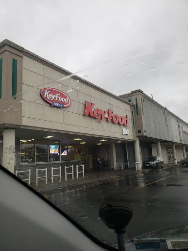 Shopping Mall «Glen Oaks Shopping Center», reviews and photos, 255th St, Glen Oaks, NY 11004, USA