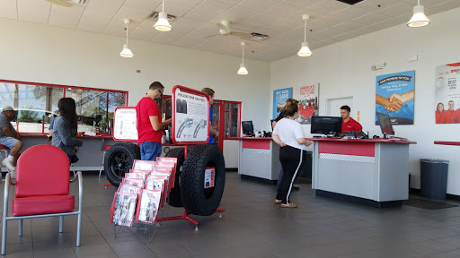 Tire Shop «Discount Tire Store - Palatine, IL», reviews and photos, 1940 N Rand Rd, Palatine, IL 60074, USA