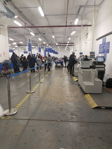 Thrift Store «Goodwill Industries Outlet Store & Donation Center», reviews and photos, 47-47 Van Dam St, Queens, NY 11101, USA