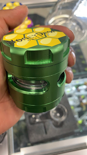 Tobacco Shop «AK SMOKE SHOP», reviews and photos, 5135 W Shaw Ave, Fresno, CA 93722, USA