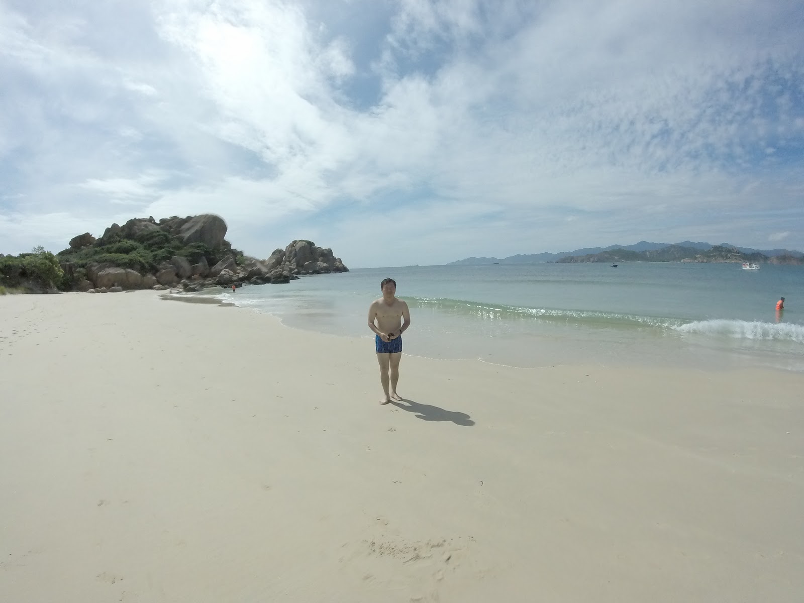 Foto de Sa Huynh Beach com areia fina branca superfície