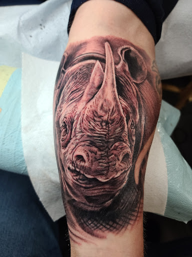 Tattoo Shop «Broken Lantern Tattoo», reviews and photos, 1931 Belgrade Ave, Charleston, SC 29407, USA