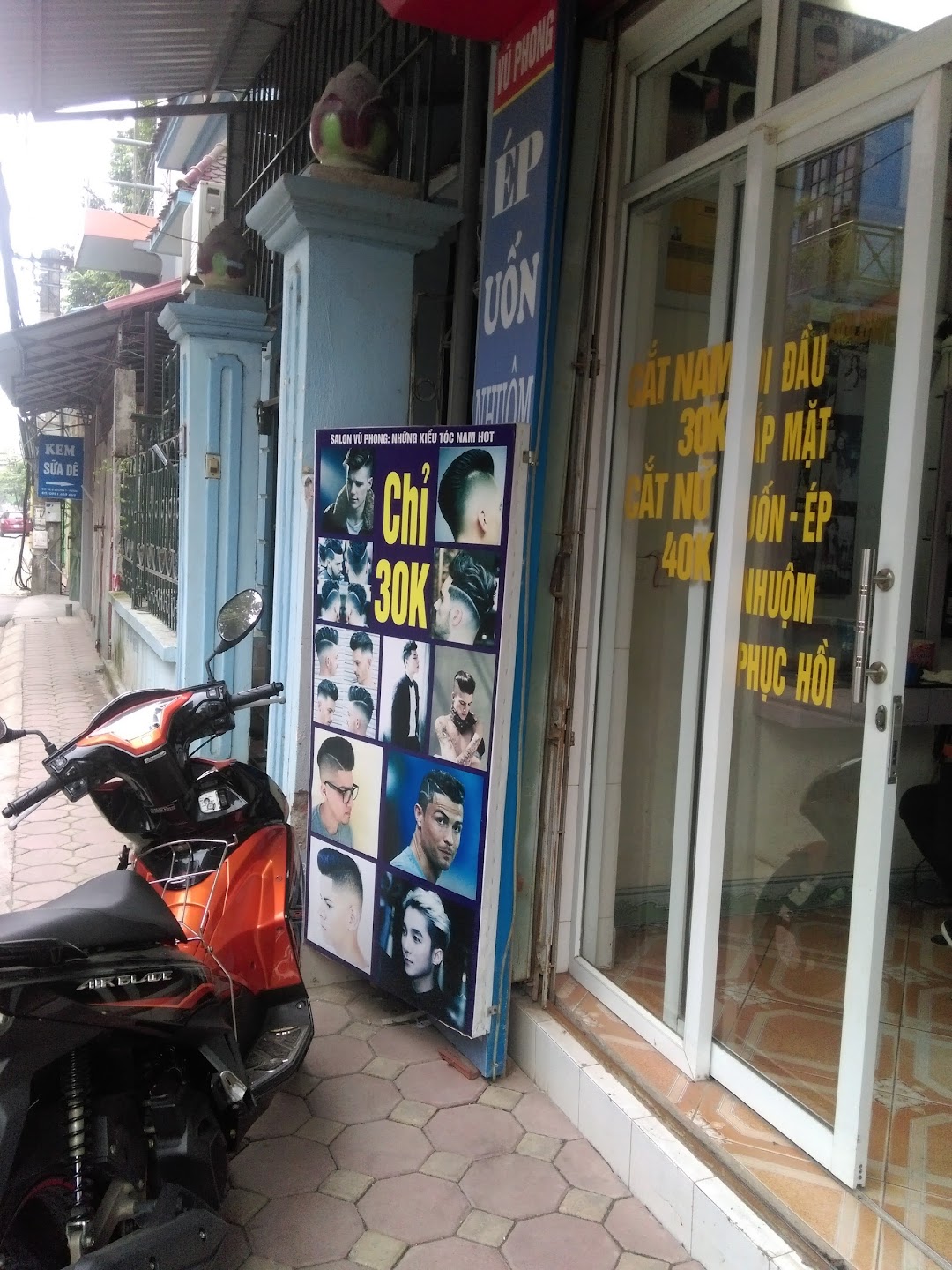 Tiệm Làm Tóc Vũ Phong
