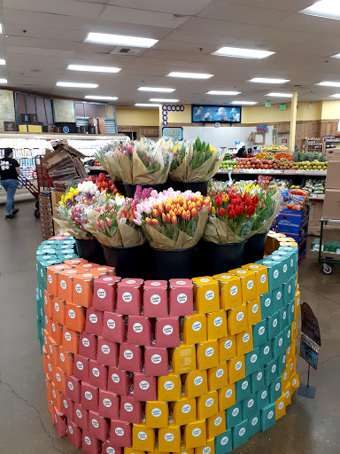 Shopping Mall «Powell Street Plaza Shopping Center», reviews and photos, 5795 Christie Ave, Emeryville, CA 94608, USA