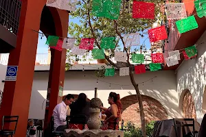 Crisantino Wings And Beer image