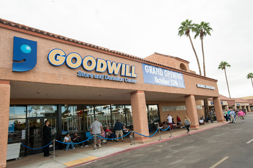 McClintock & Southern Goodwill Retail Store & Donation Center, 1546 E Southern Ave, Tempe, AZ 85282, USA, 