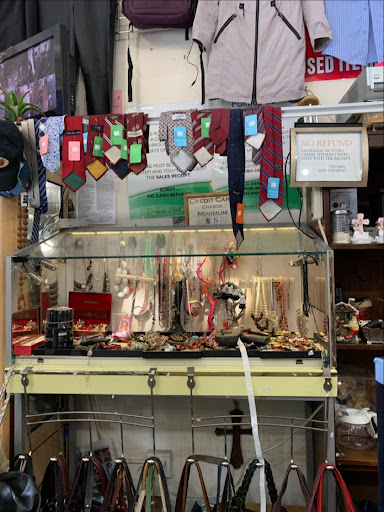Thrift Store «Sunnyside Thrift Shop», reviews and photos, 45-12 Greenpoint Ave, Sunnyside, NY 11104, USA