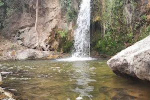 சின்ன தும்கல் நீர் வீழ்ச்சி (thumkal water falls) image