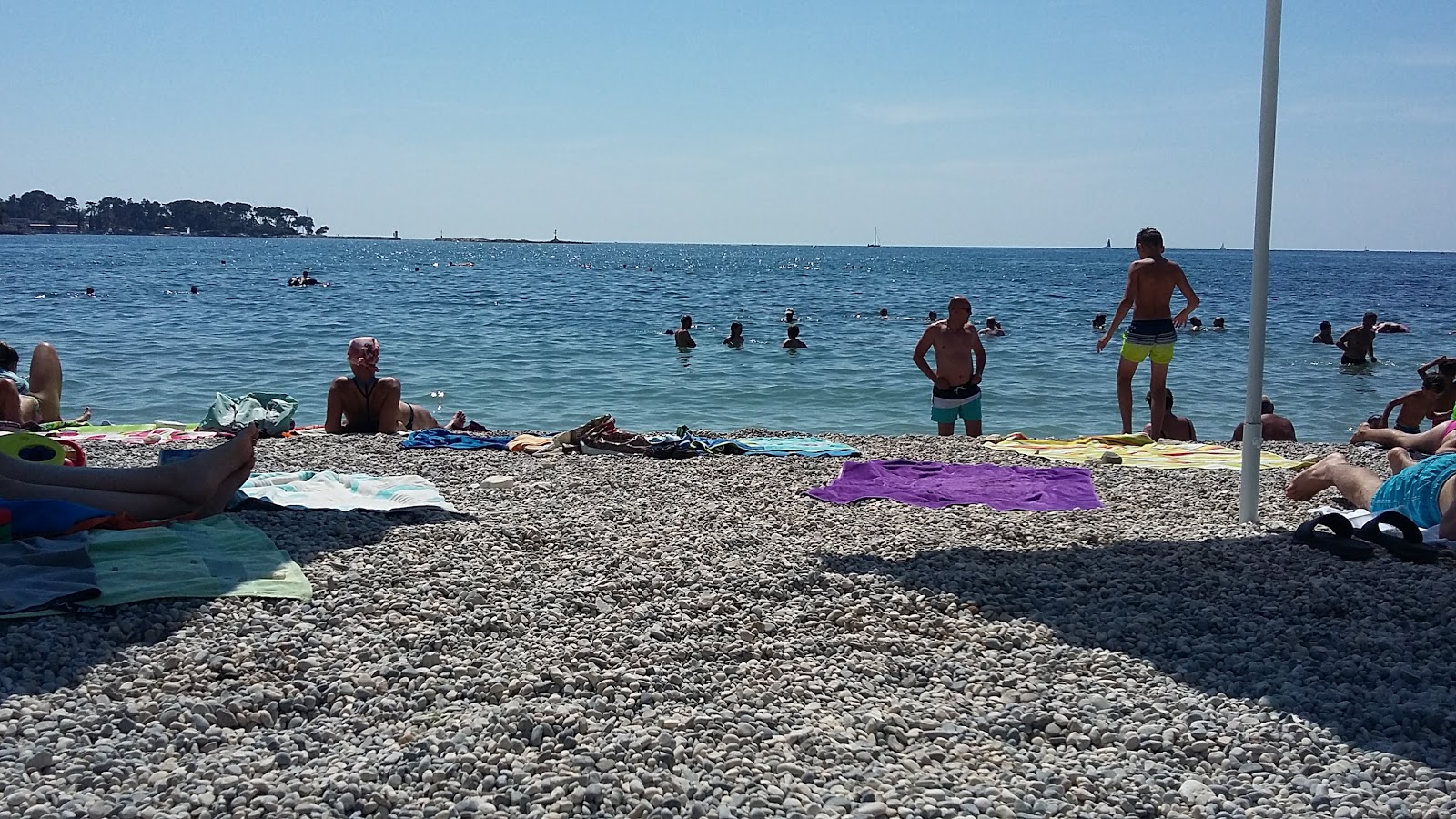 Foto de Parentino beach y el asentamiento