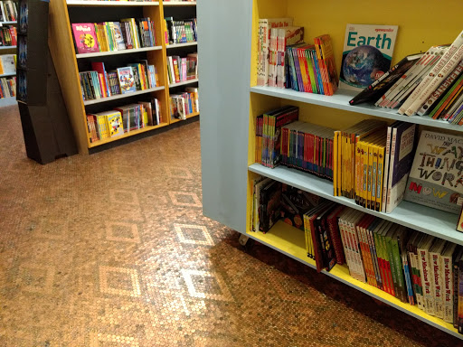 Book Store «Little Shop of Stories», reviews and photos, 133 E Court Square # A, Decatur, GA 30030, USA