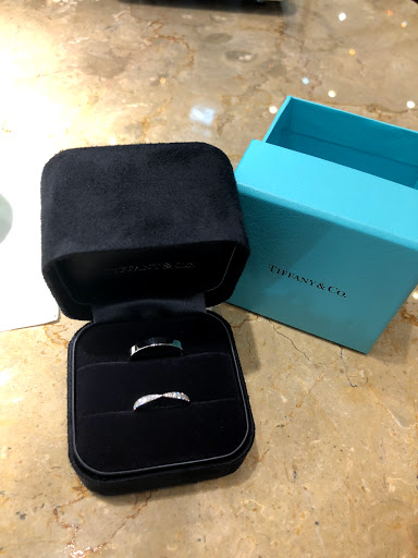 Jewelry Store «Tiffany & Co.», reviews and photos, 4200 Conroy Rd, Orlando, FL 32839, USA