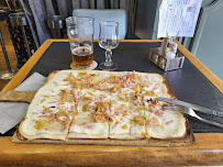 Tarte flambée du Restaurant 𝐋𝐚 𝐓𝐚𝐯𝐞𝐫𝐧𝐞 𝐌𝐞𝐭𝐳 𝑇𝑎𝑏𝑙𝑒 𝑑𝑒 𝐶𝑎𝑟𝑎𝑐𝑡è𝑟𝑒 à Metz - n°12