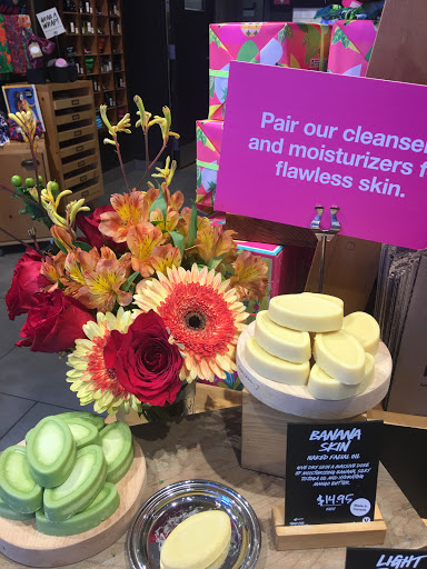 Cosmetics Store «Lush Cosmetics», reviews and photos, 3915 W 50th St, Edina, MN 55424, USA