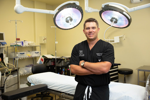 Plastic Surgeon Austin: Dr. Justin Booth