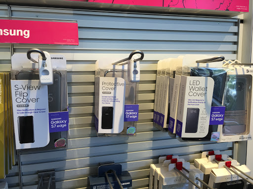 Cell Phone Store «T-Mobile», reviews and photos, 295 S Pompano Pkwy, Pompano Beach, FL 33069, USA