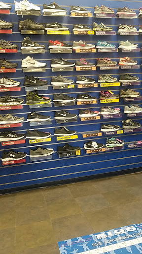 Sporting Goods Store «Big 5 Sporting Goods - Lakewood», reviews and photos, 7111 W Alameda Ave, Lakewood, CO 80226, USA