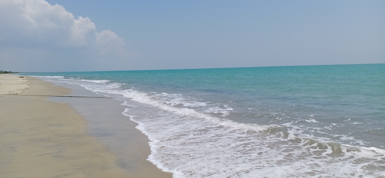 Fotografie cu Sea Palm Beach cu o suprafață de apa pură turcoaz