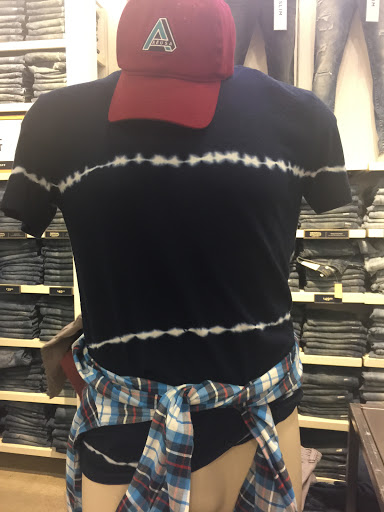 Clothing Store «AEO Factory Store», reviews and photos, 8200 Vineland Ave Suite 101, Orlando, FL 32821, USA