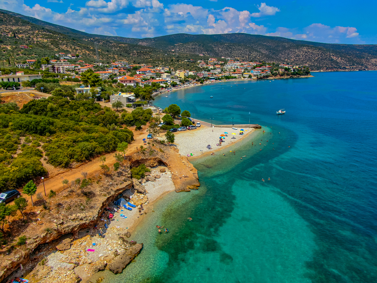 Photo of Paralia Xiropigadou II with light sand &  pebble surface