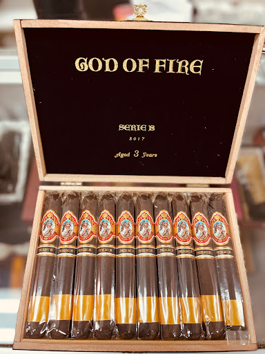 Tobacco Shop «Cigar House & Discount», reviews and photos, 1720 N Moorpark Rd, Thousand Oaks, CA 91360, USA