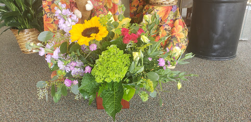 Florist «Seasons Florist», reviews and photos, 443 N Church St, Hendersonville, NC 28792, USA