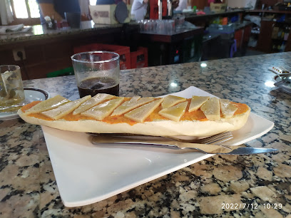 Bar restaurante El Triangulo - C. Infantes, 91, 06410 Santa Amalia, Badajoz, Spain