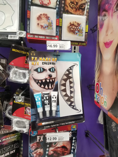 Shopping Mall «Riverpoint Center», reviews and photos, 1730 W Fullerton Ave, Chicago, IL 60614, USA