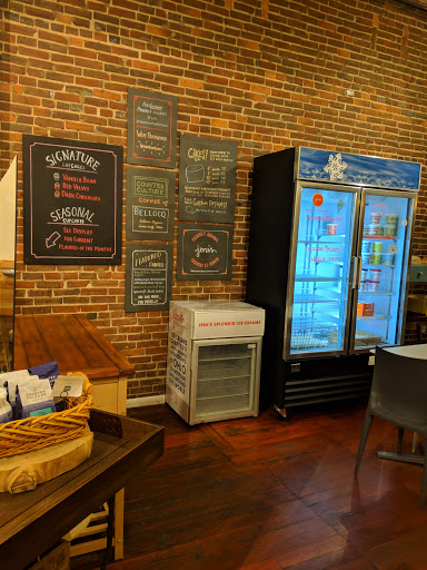 Bakery «Cream & Flutter», reviews and photos, 114 N Walnut St, Champaign, IL 61820, USA