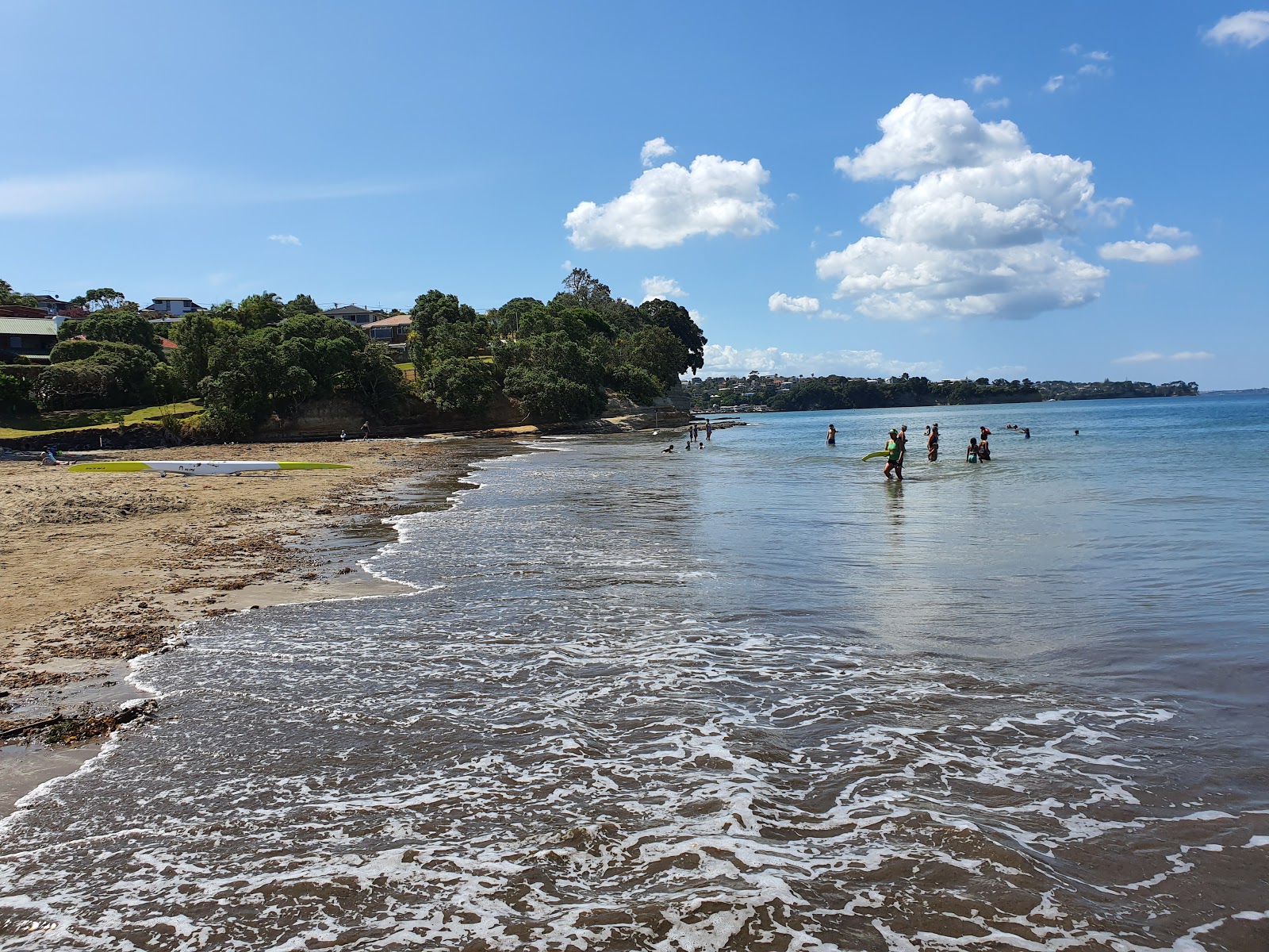 Foto av Rothesay Bay Beach med turkosa vatten yta
