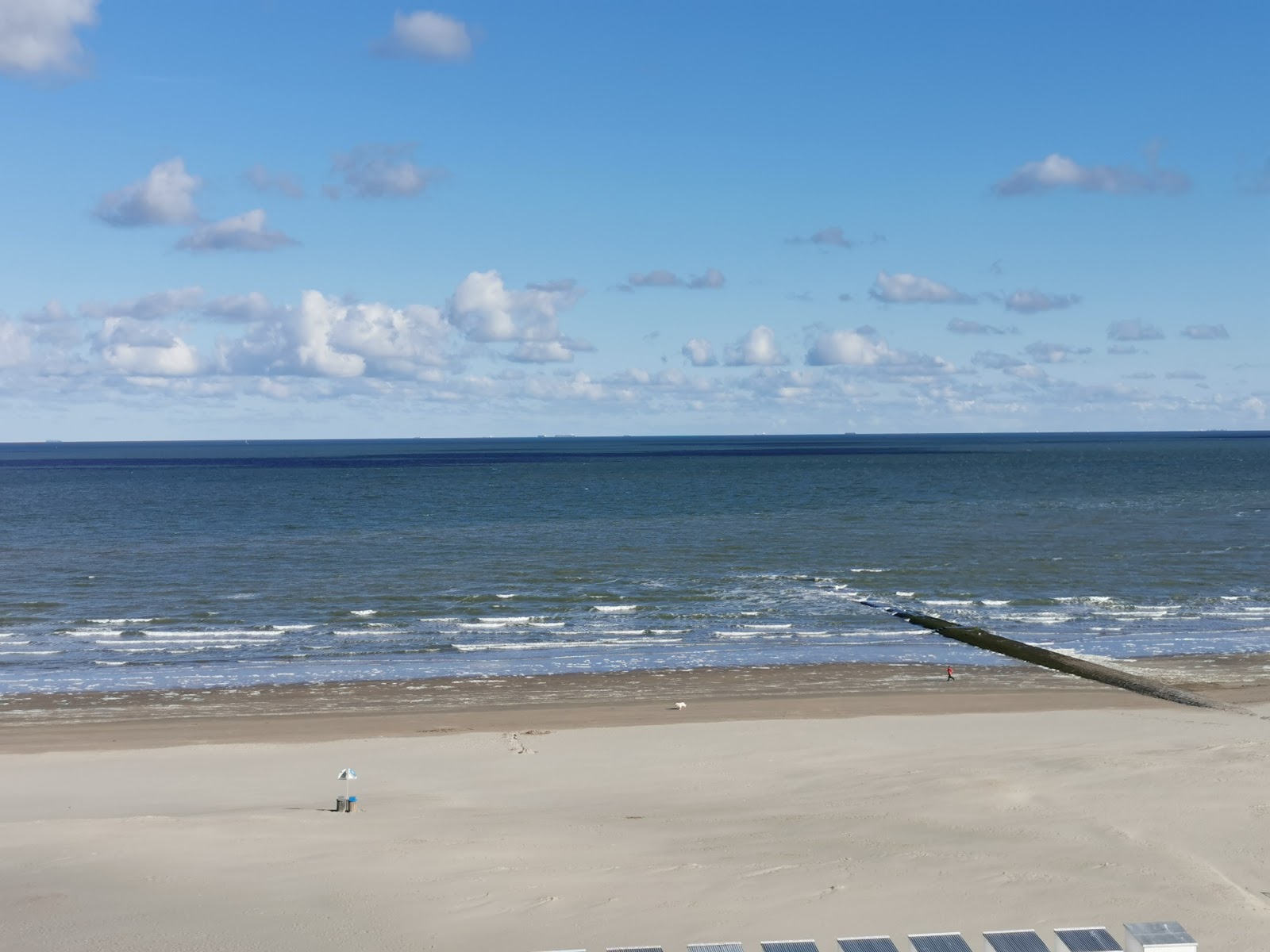 Foto van Groenendijk Strand met lange baai