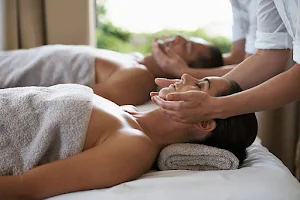 Masaje Renueva Salud ( massage therapists in San José) image