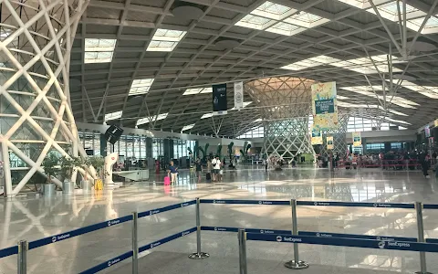 Avis İzmir Havalimanı image