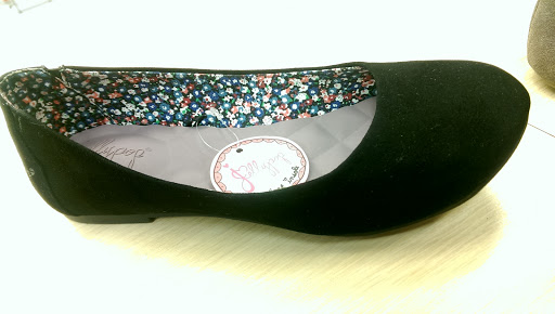 Shoe Store «Off Broadway Shoe Warehouse», reviews and photos, 13400 Jamboree Rd, Irvine, CA 92602, USA