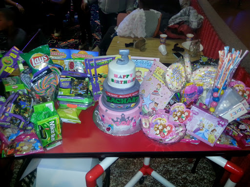 Roller Skating Rink «Bonaventure Always Family Friendly Skating Center And Birthday Parties», reviews and photos, 24505 Halsted Rd, Farmington Hills, MI 48335, USA