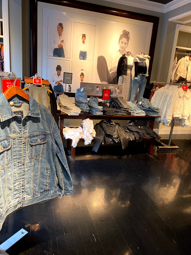 Clothing Store «Abercrombie & Fitch», reviews and photos, 1531 4th Ave, Seattle, WA 98101, USA