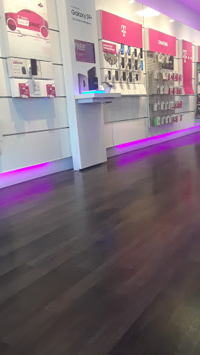 Cell Phone Store «T-Mobile», reviews and photos, 11961 Bradburn Blvd Suite 800, Westminster, CO 80031, USA